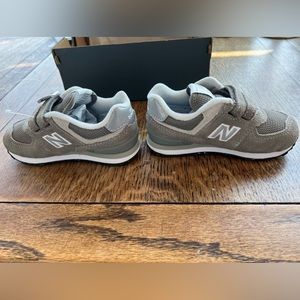 Rare New Balance 574 Toddler Sneakers, Size 7 wide, NIB NWT Hook & Loop Velcro